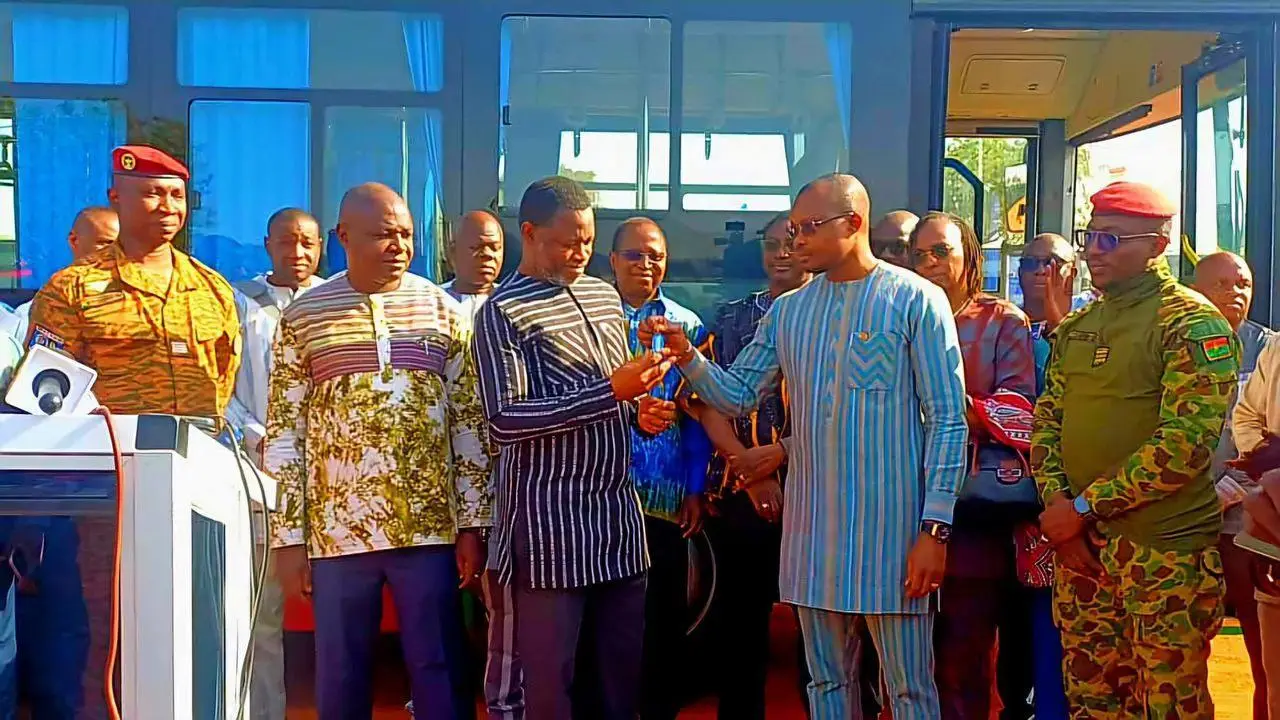 250台落地非洲！苏州金龙海格公交再迎海外大单交付(图1)