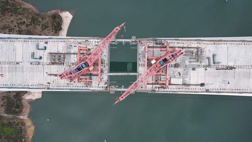 重庆奉建高速大溪河特大桥顺利合龙 刷新世界桥梁跨度纪录 筑牢渝东北交通枢纽基石(图3)