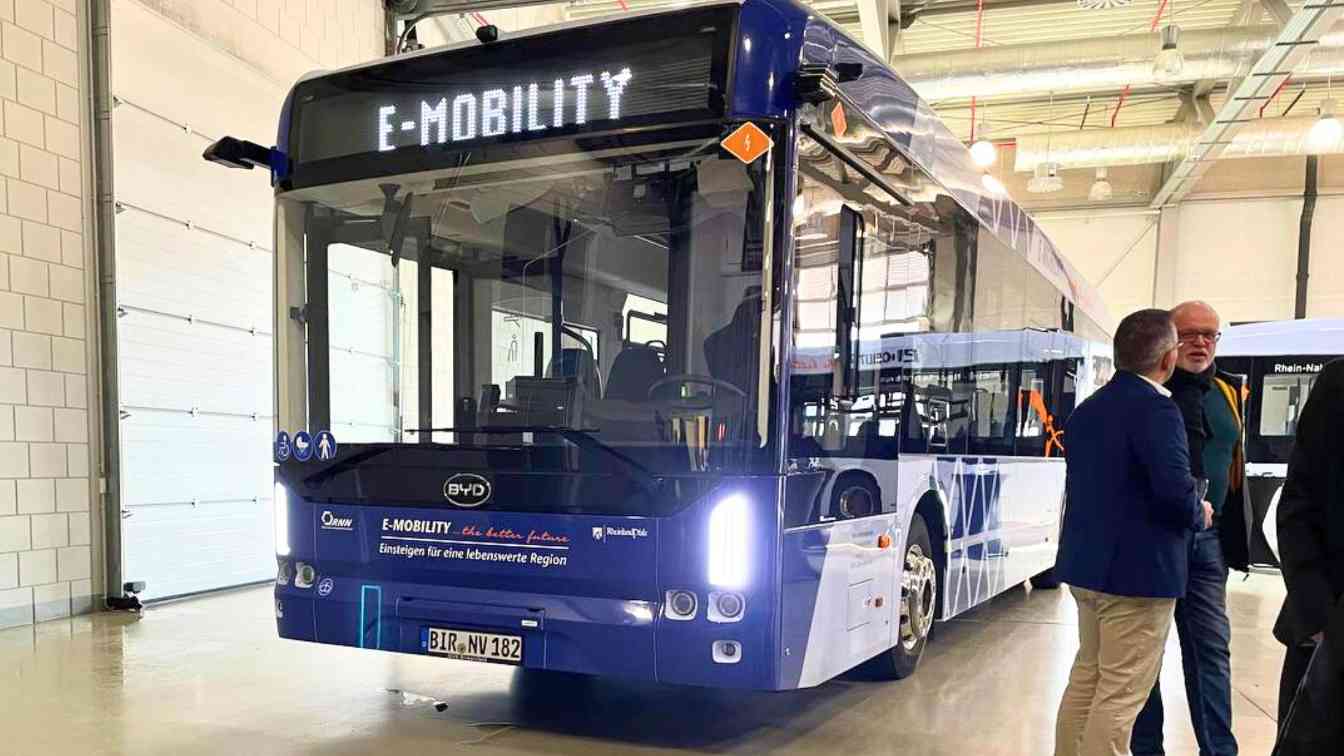 耗资1100万欧元！比亚迪电动巴士成德国贝肯费尔德公交核心运力(图1)