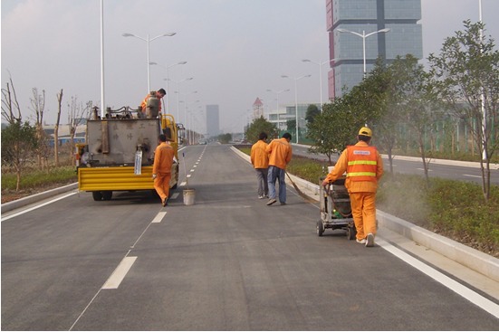 标线涂料施工(图1)